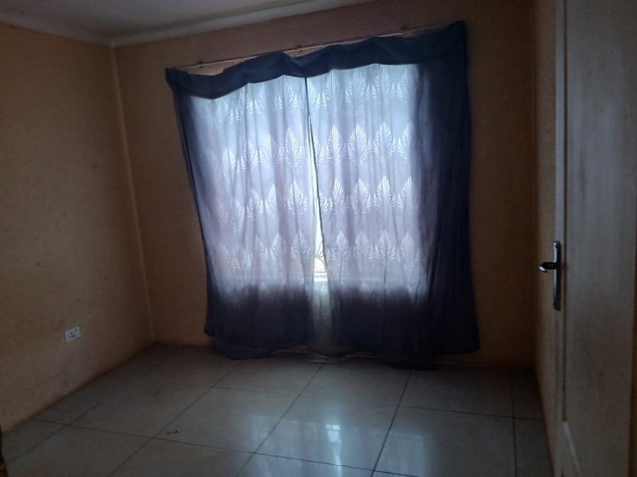  Bedroom Property for Sale in Lawley Gauteng