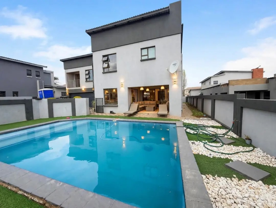 5 Bedroom Property for Sale in Roodepark Eco Estate Gauteng