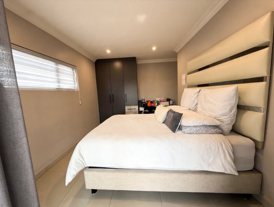 5 Bedroom Property for Sale in Roodepark Eco Estate Gauteng