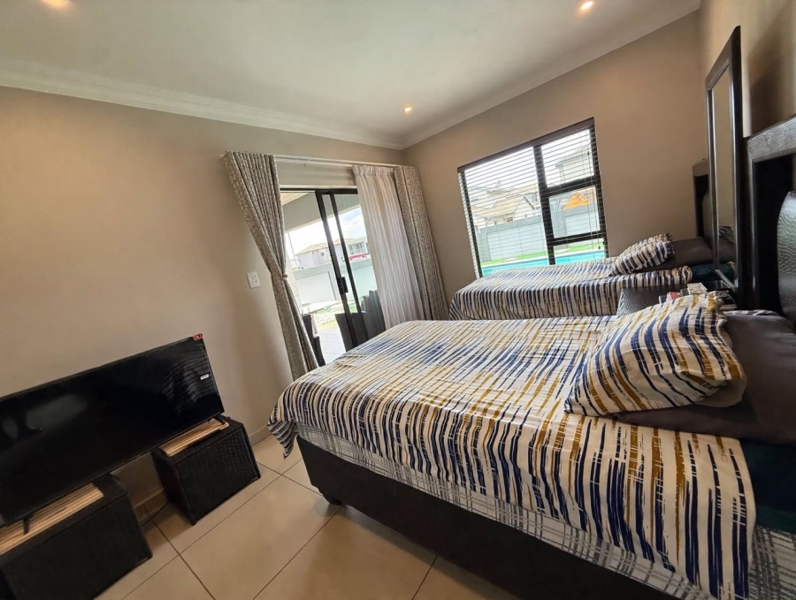 5 Bedroom Property for Sale in Roodepark Eco Estate Gauteng