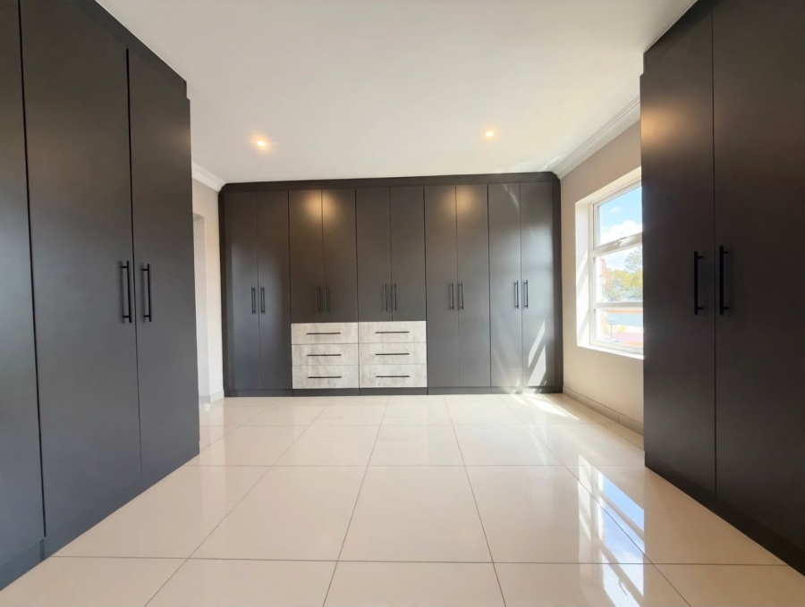 5 Bedroom Property for Sale in Roodepark Eco Estate Gauteng