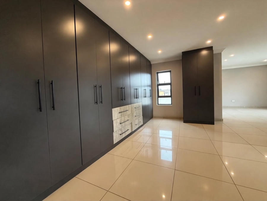 5 Bedroom Property for Sale in Roodepark Eco Estate Gauteng