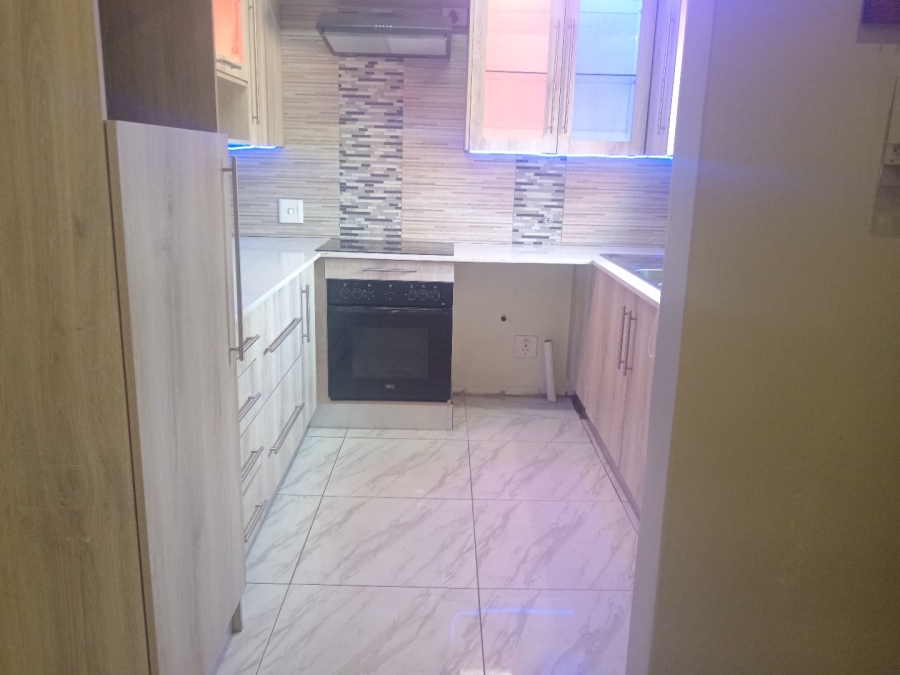 2 Bedroom Property for Sale in Rooihuiskraal North Gauteng