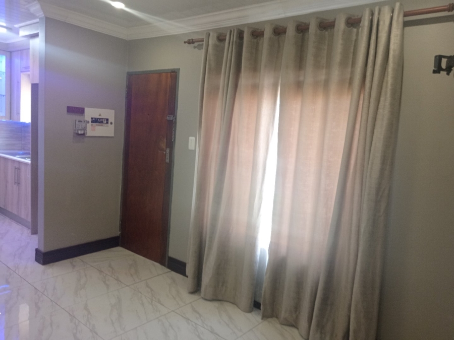 2 Bedroom Property for Sale in Rooihuiskraal North Gauteng