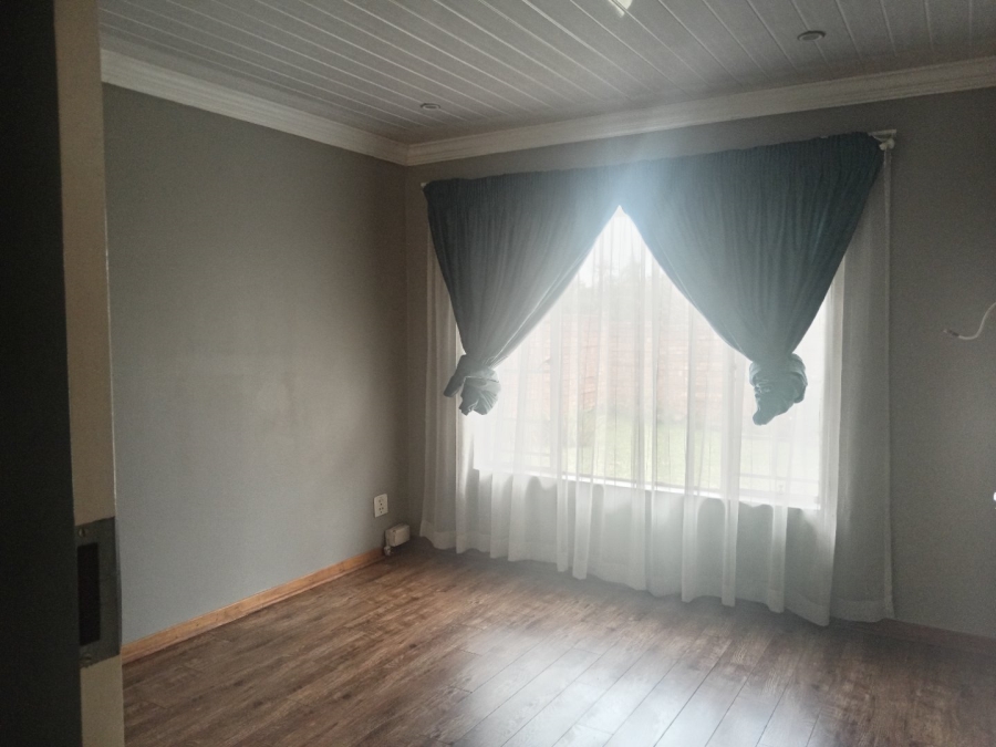 2 Bedroom Property for Sale in Rooihuiskraal North Gauteng