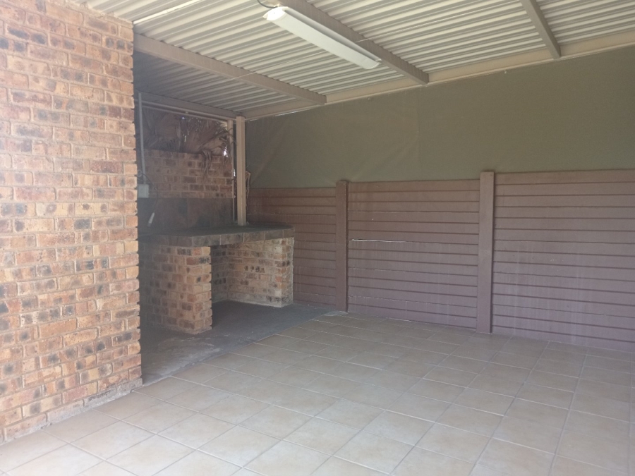 2 Bedroom Property for Sale in Rooihuiskraal North Gauteng