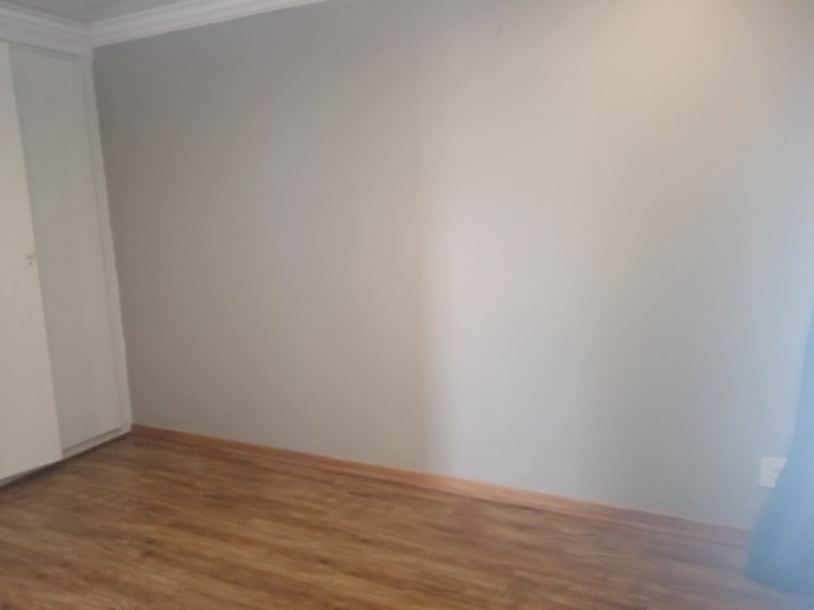 2 Bedroom Property for Sale in Rooihuiskraal North Gauteng