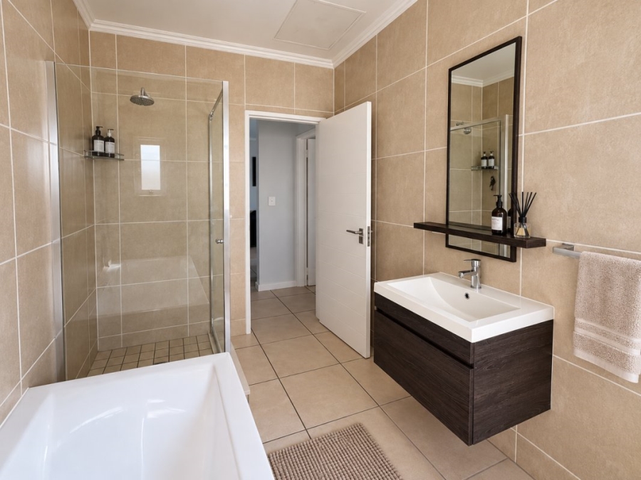 2 Bedroom Property for Sale in Greenstone Crest Gauteng