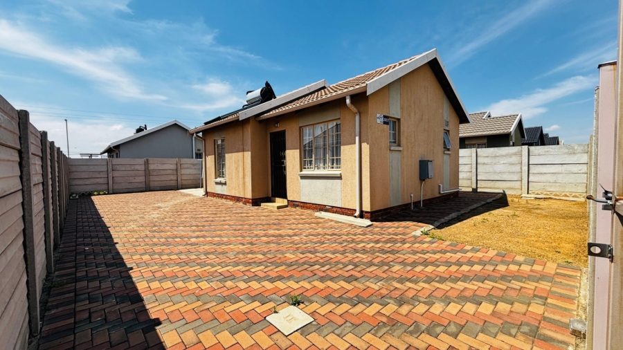 2 Bedroom Property for Sale in Sky City Gauteng