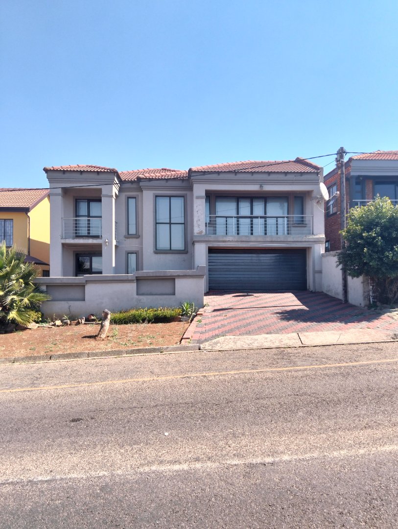 5 Bedroom Property for Sale in Lotus Gardens Gauteng