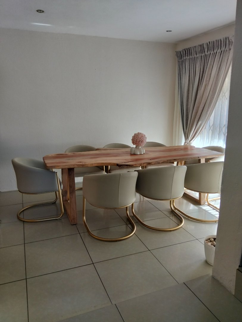 5 Bedroom Property for Sale in Lotus Gardens Gauteng
