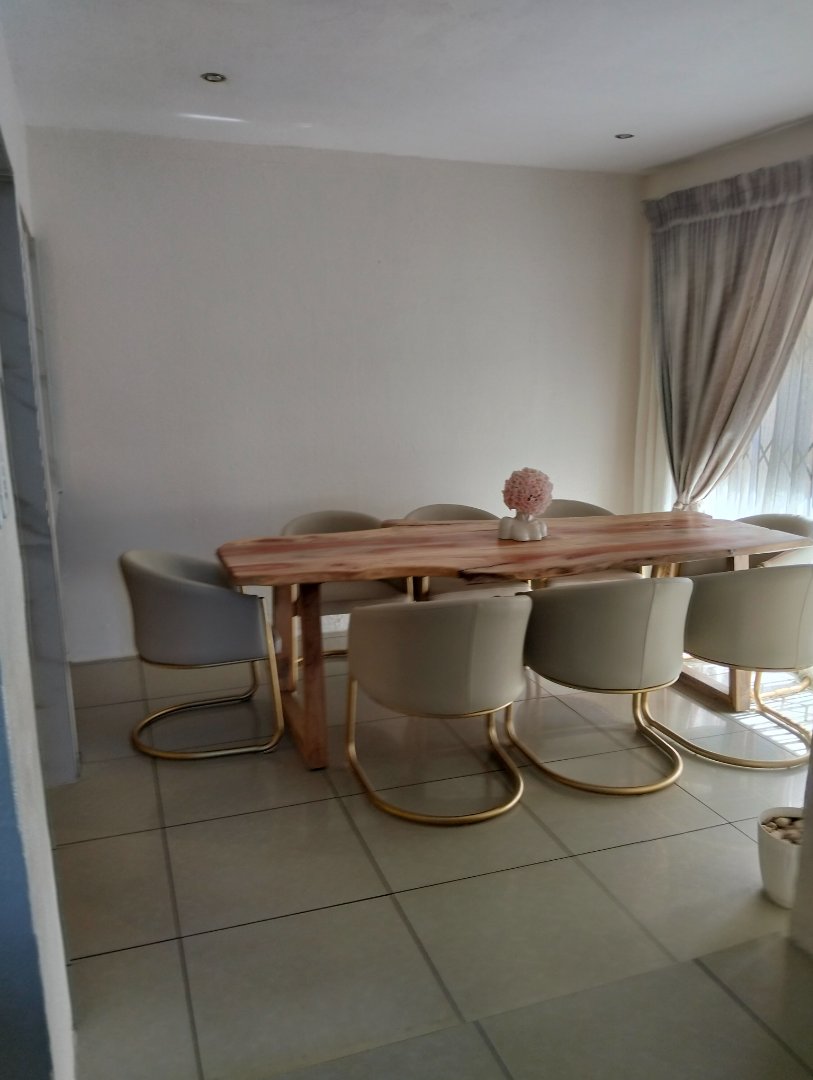 5 Bedroom Property for Sale in Lotus Gardens Gauteng