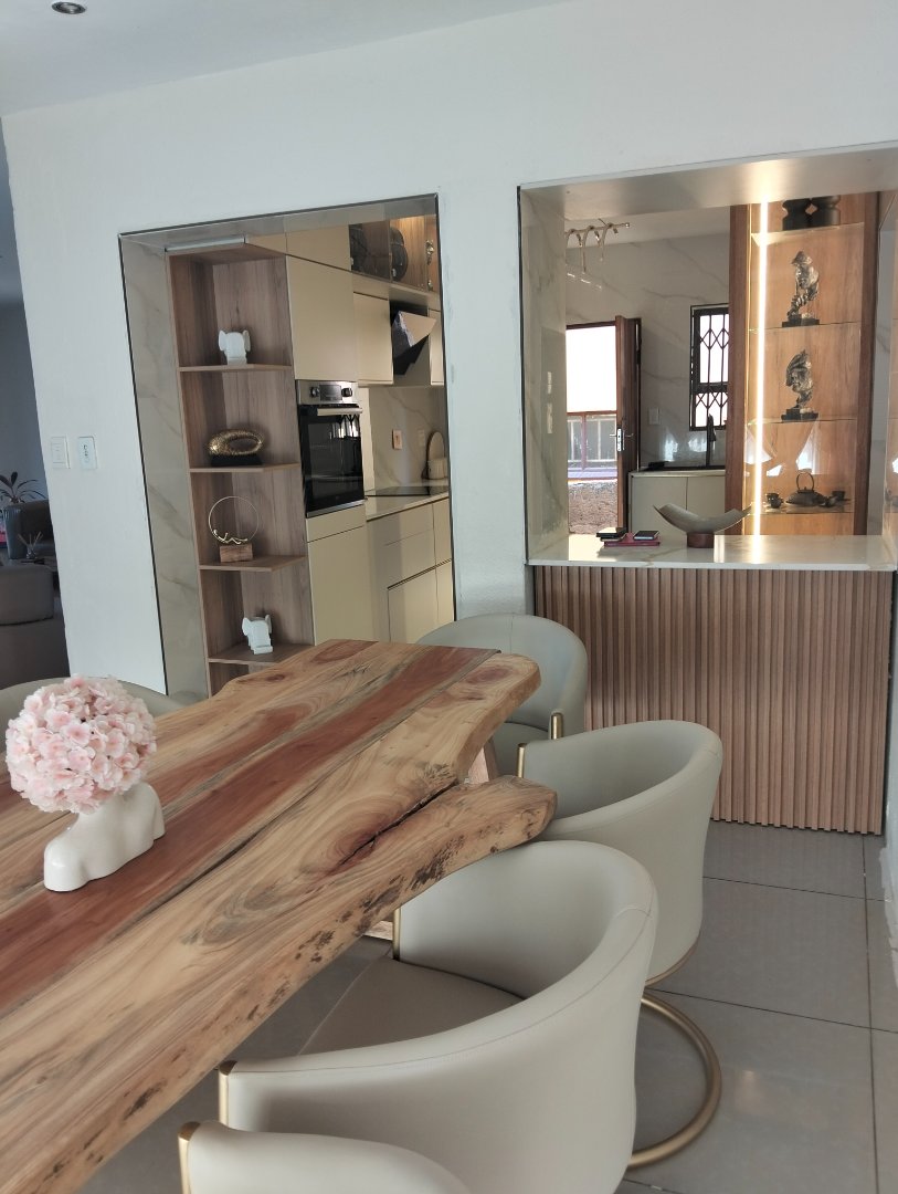 5 Bedroom Property for Sale in Lotus Gardens Gauteng