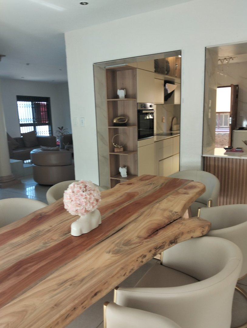 5 Bedroom Property for Sale in Lotus Gardens Gauteng