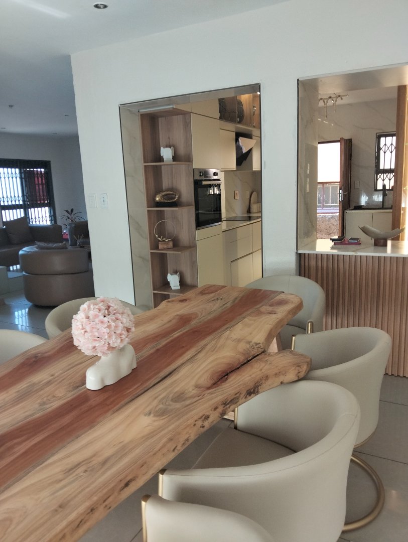 5 Bedroom Property for Sale in Lotus Gardens Gauteng