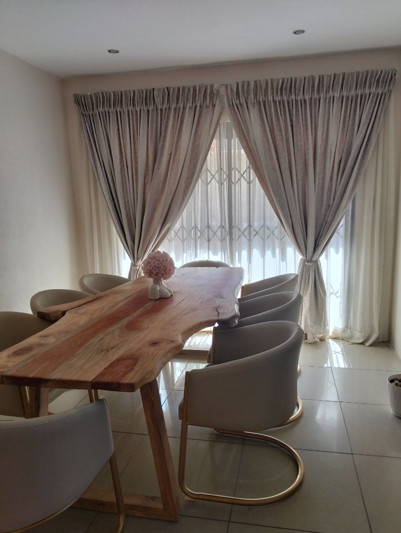 5 Bedroom Property for Sale in Lotus Gardens Gauteng