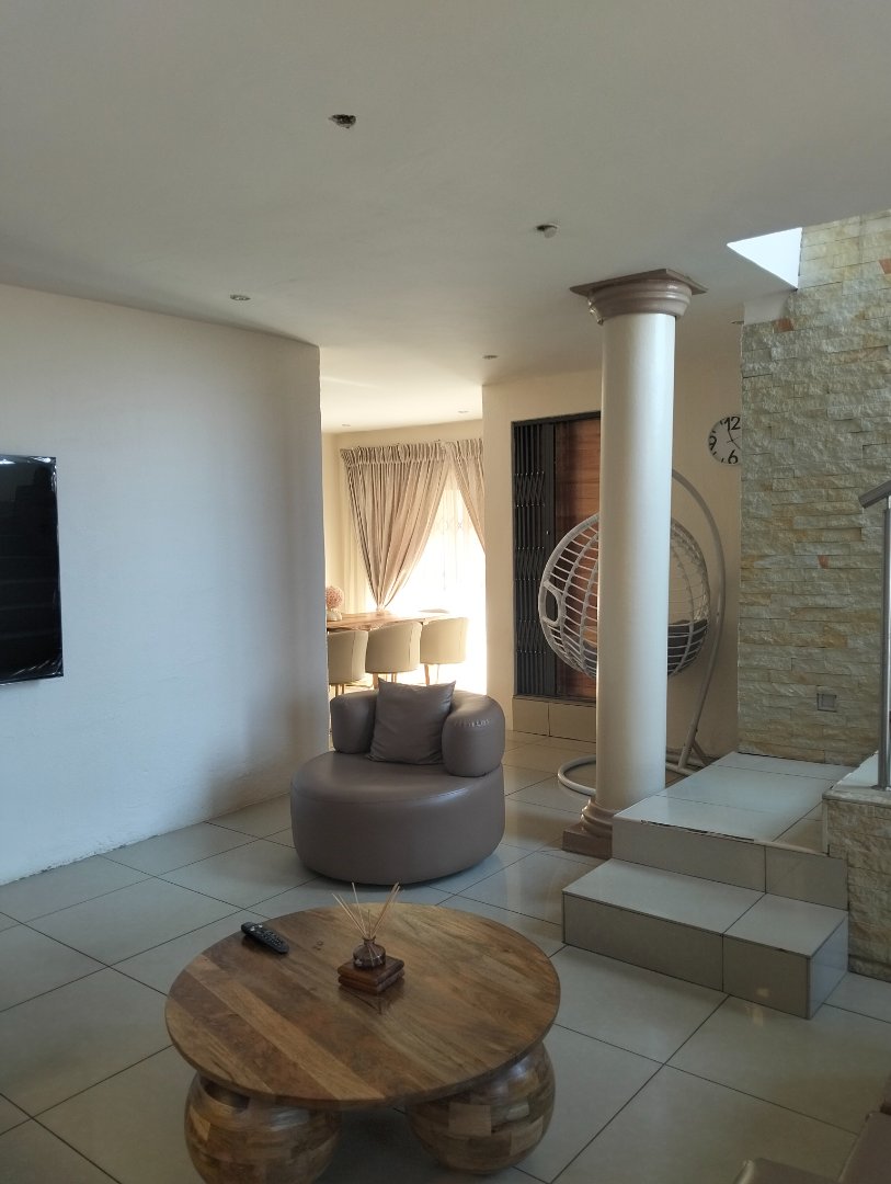 5 Bedroom Property for Sale in Lotus Gardens Gauteng