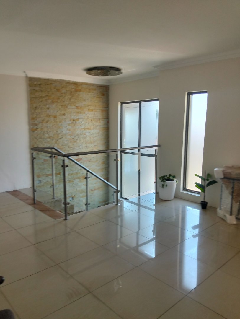 5 Bedroom Property for Sale in Lotus Gardens Gauteng