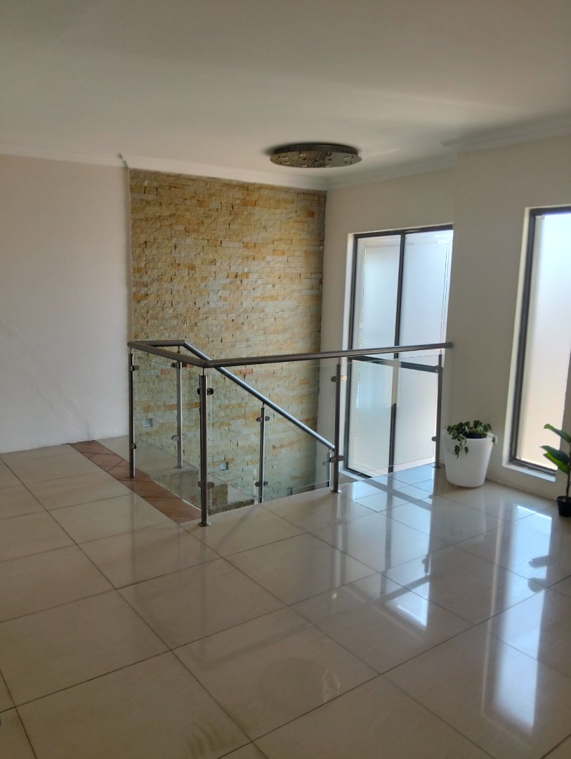 5 Bedroom Property for Sale in Lotus Gardens Gauteng