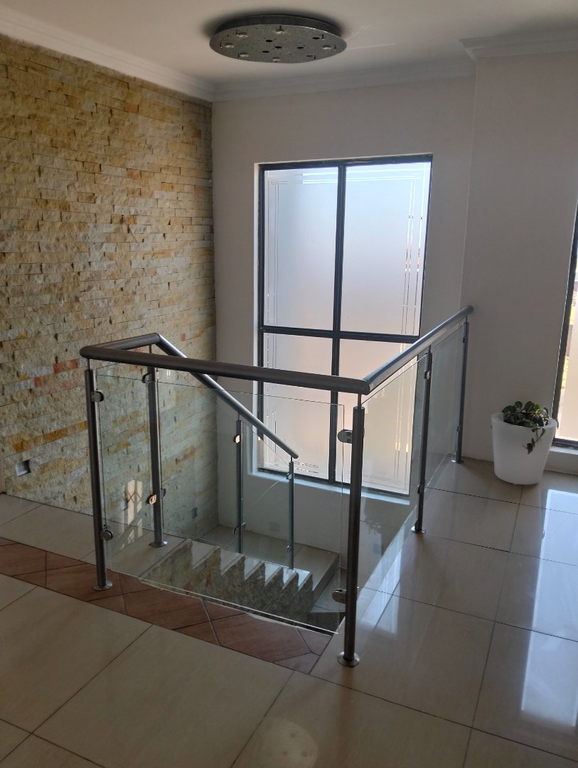 5 Bedroom Property for Sale in Lotus Gardens Gauteng