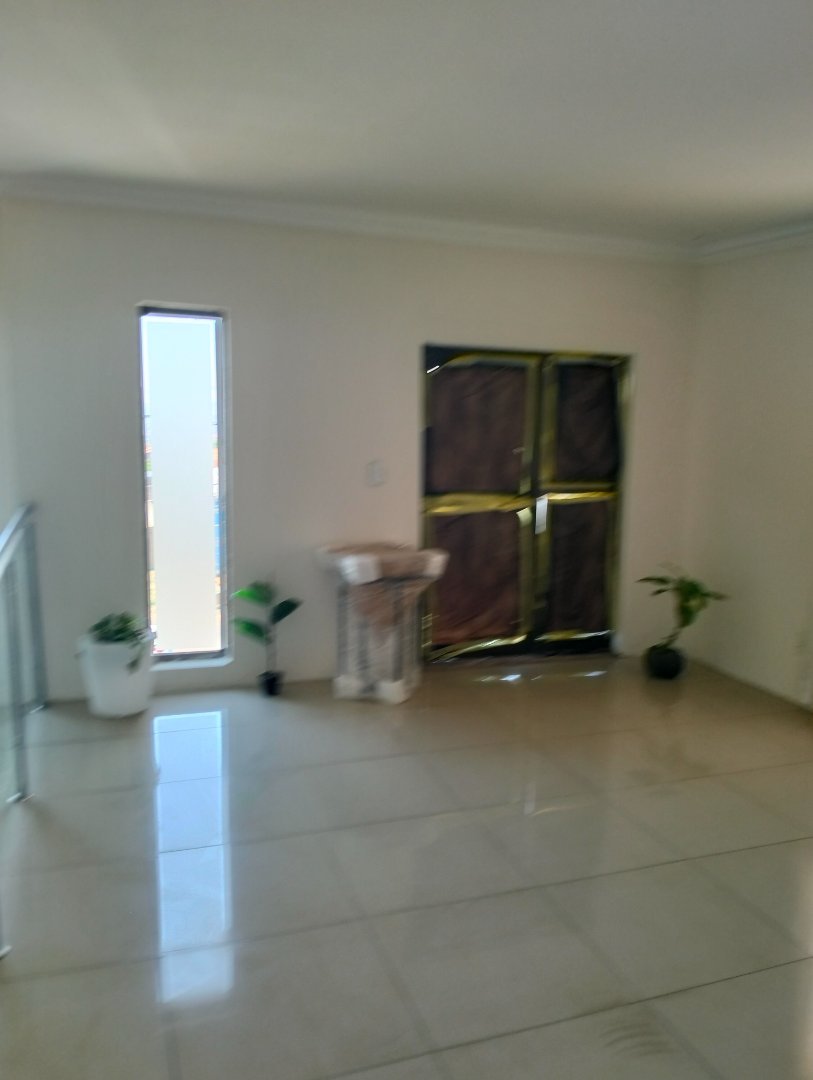 5 Bedroom Property for Sale in Lotus Gardens Gauteng