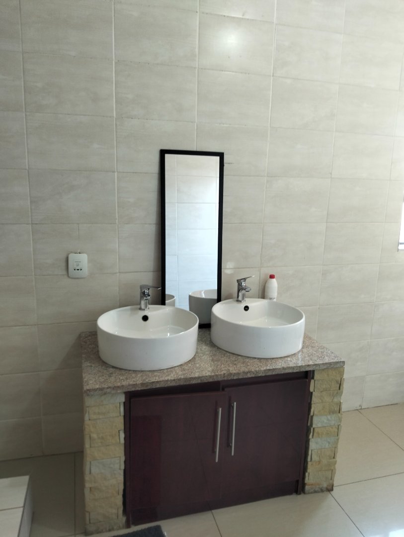 5 Bedroom Property for Sale in Lotus Gardens Gauteng