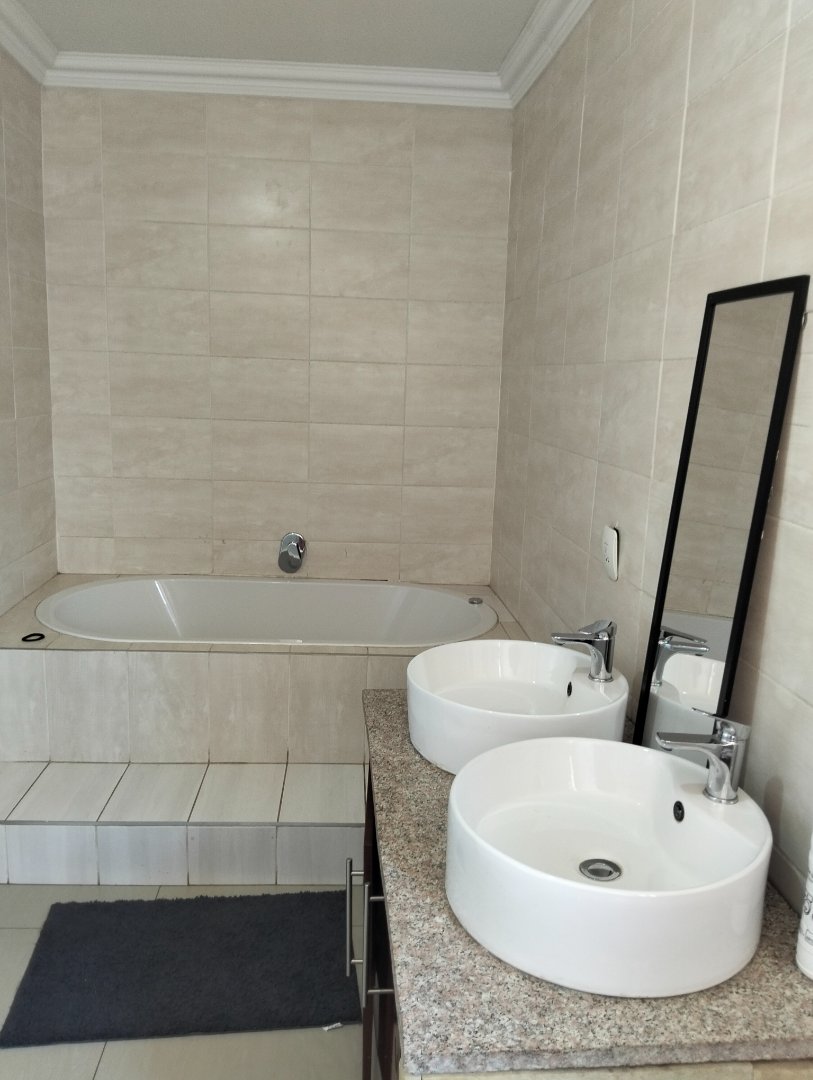 5 Bedroom Property for Sale in Lotus Gardens Gauteng