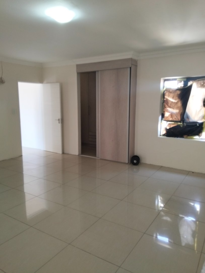 5 Bedroom Property for Sale in Lotus Gardens Gauteng