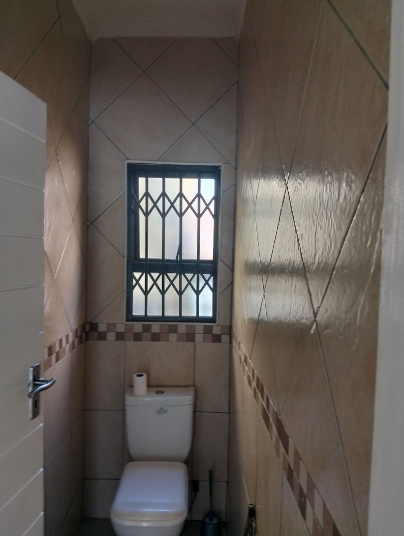 5 Bedroom Property for Sale in Lotus Gardens Gauteng