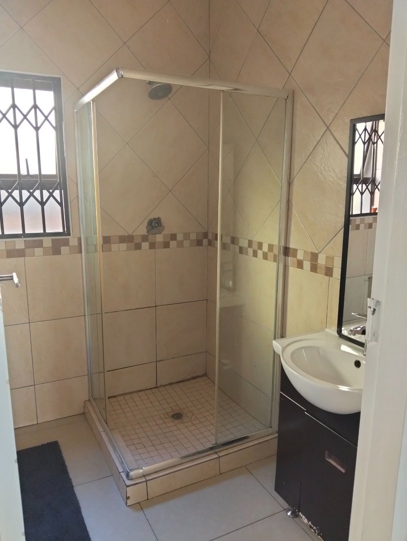5 Bedroom Property for Sale in Lotus Gardens Gauteng