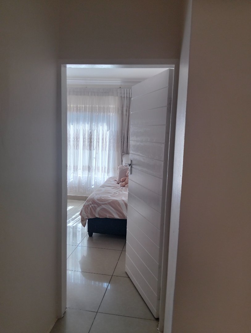 5 Bedroom Property for Sale in Lotus Gardens Gauteng