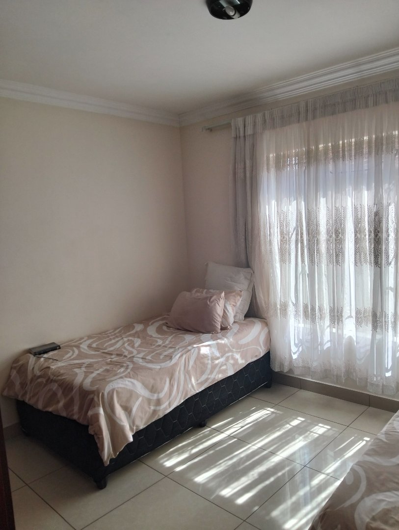 5 Bedroom Property for Sale in Lotus Gardens Gauteng