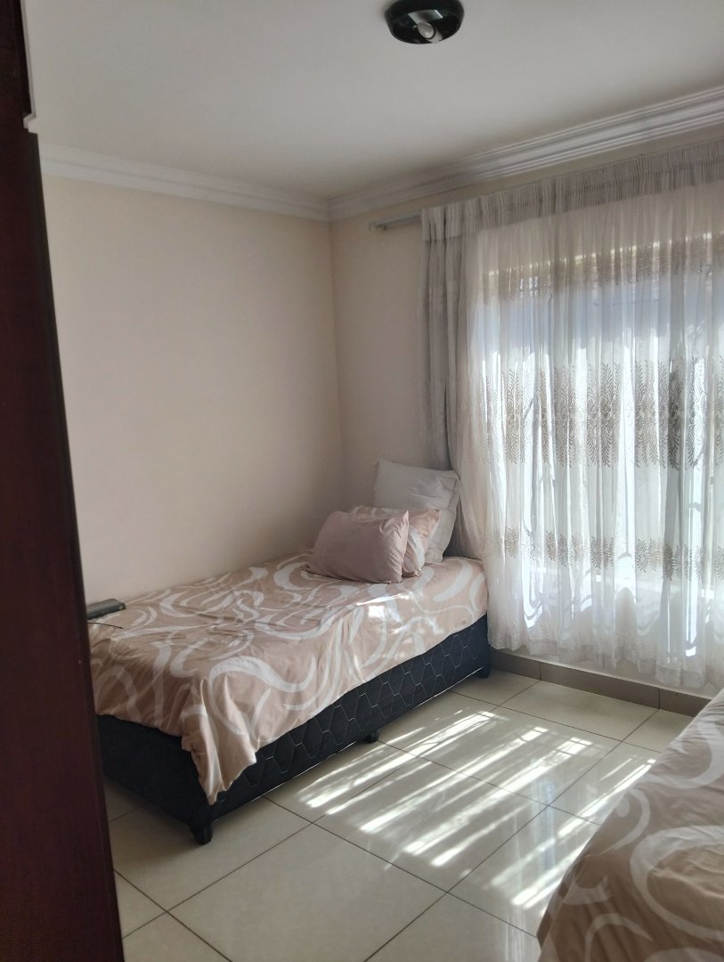 5 Bedroom Property for Sale in Lotus Gardens Gauteng