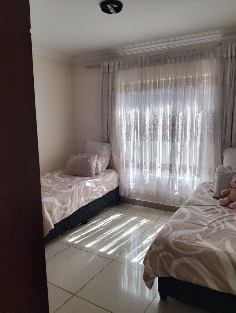 5 Bedroom Property for Sale in Lotus Gardens Gauteng