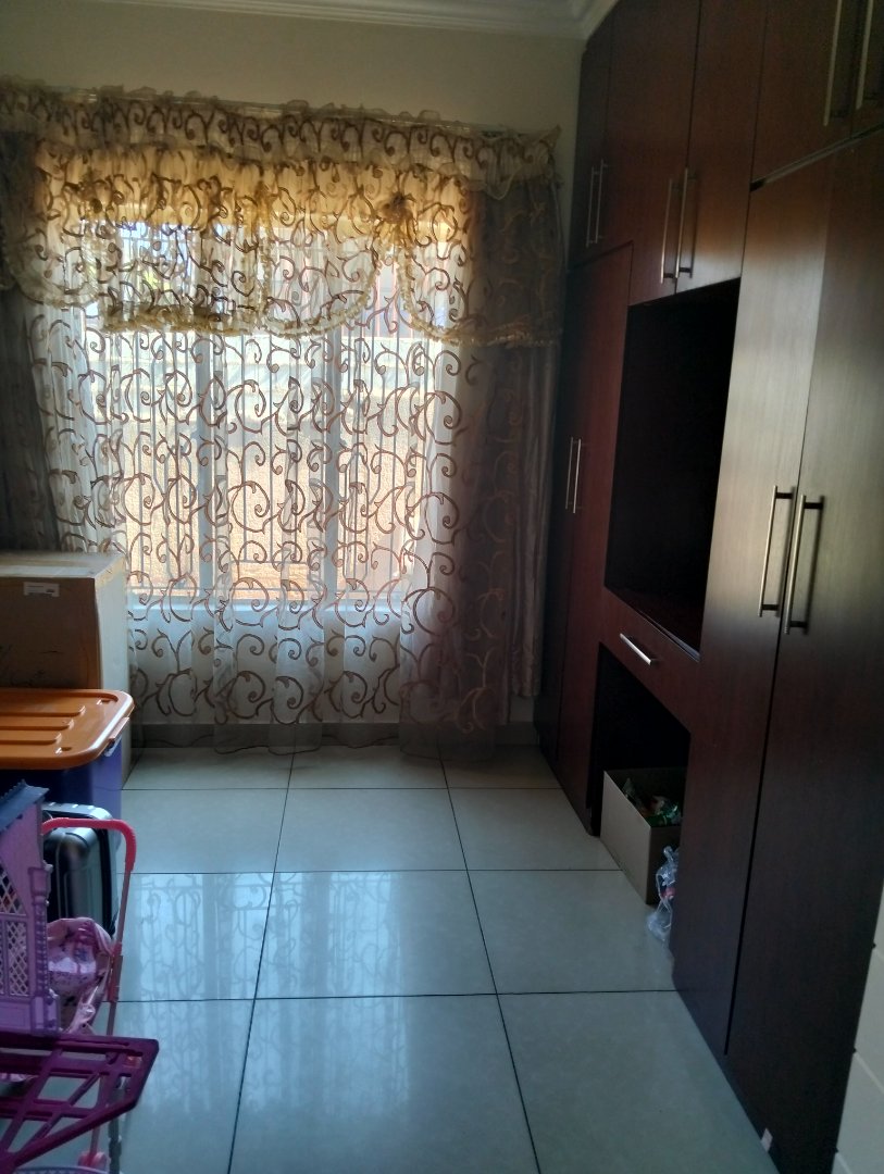 5 Bedroom Property for Sale in Lotus Gardens Gauteng