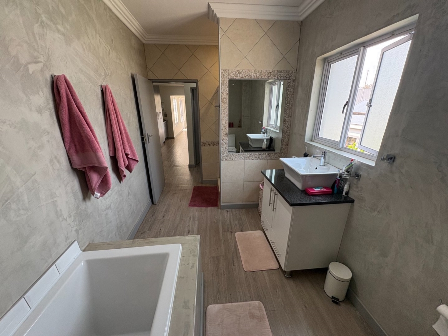 7 Bedroom Property for Sale in Cullinan Gauteng