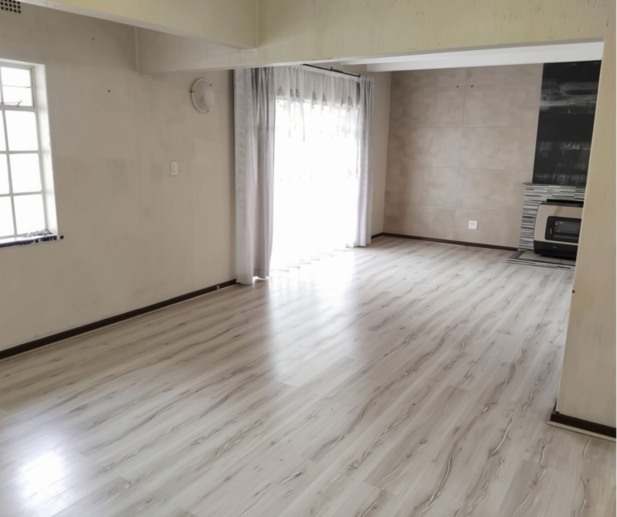 To Let 3 Bedroom Property for Rent in Mondeor Gauteng