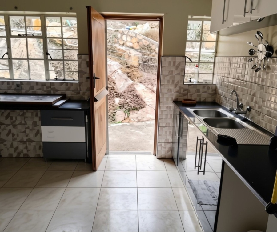 To Let 3 Bedroom Property for Rent in Mondeor Gauteng