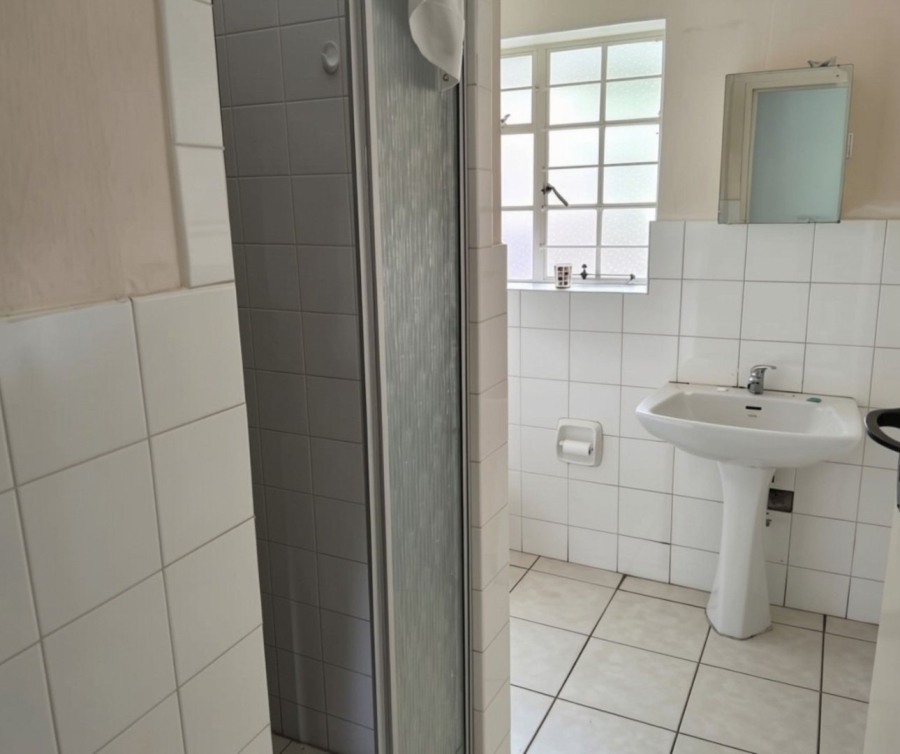To Let 3 Bedroom Property for Rent in Mondeor Gauteng