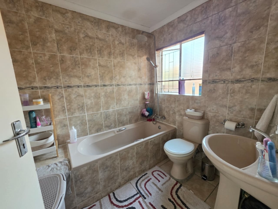 To Let 2 Bedroom Property for Rent in Norkem Park Gauteng