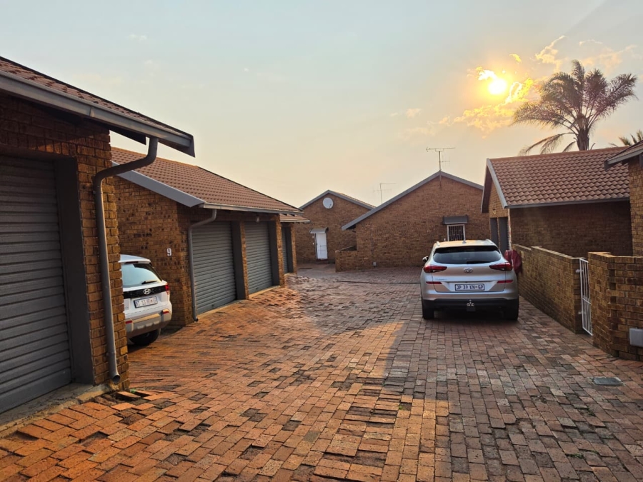 To Let 2 Bedroom Property for Rent in Norkem Park Gauteng