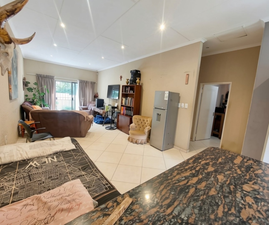 To Let 2 Bedroom Property for Rent in Glenvista Gauteng
