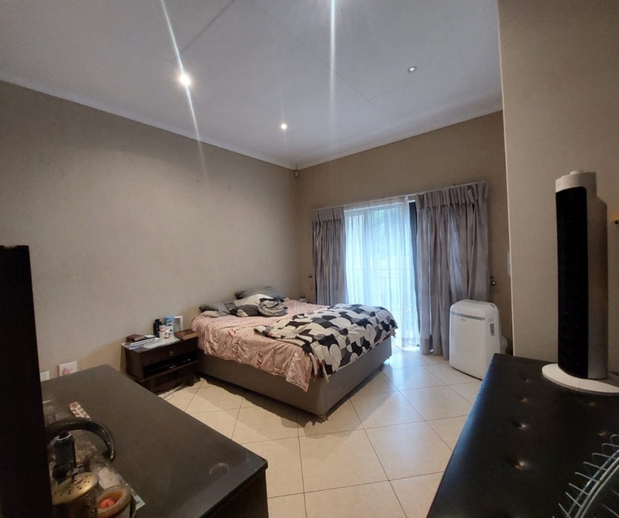 To Let 2 Bedroom Property for Rent in Glenvista Gauteng