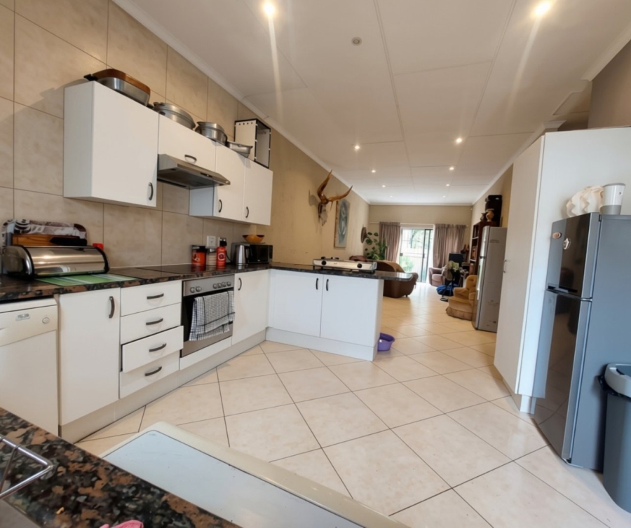To Let 2 Bedroom Property for Rent in Glenvista Gauteng