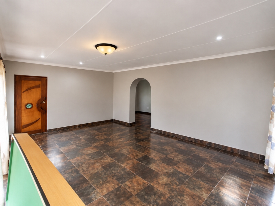 4 Bedroom Property for Sale in Flora Gardens Gauteng