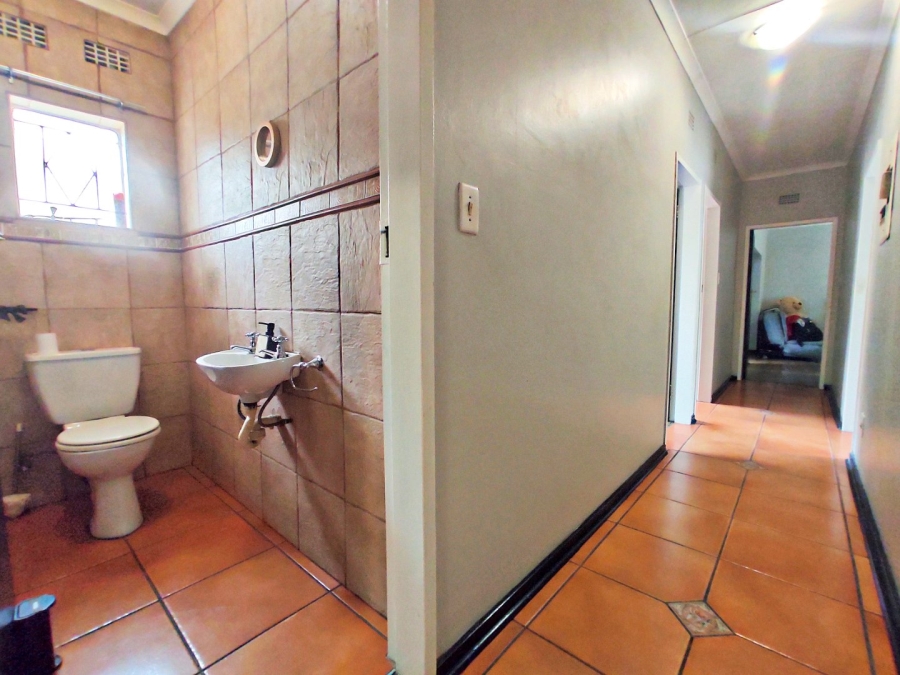 4 Bedroom Property for Sale in Flora Gardens Gauteng