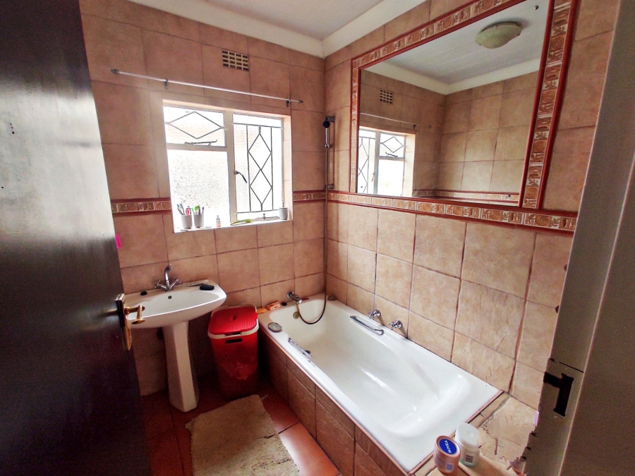 4 Bedroom Property for Sale in Flora Gardens Gauteng