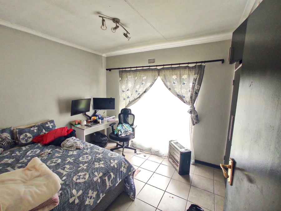 4 Bedroom Property for Sale in Flora Gardens Gauteng