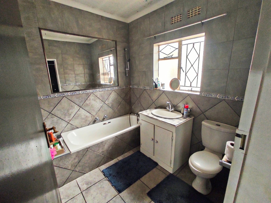 4 Bedroom Property for Sale in Flora Gardens Gauteng