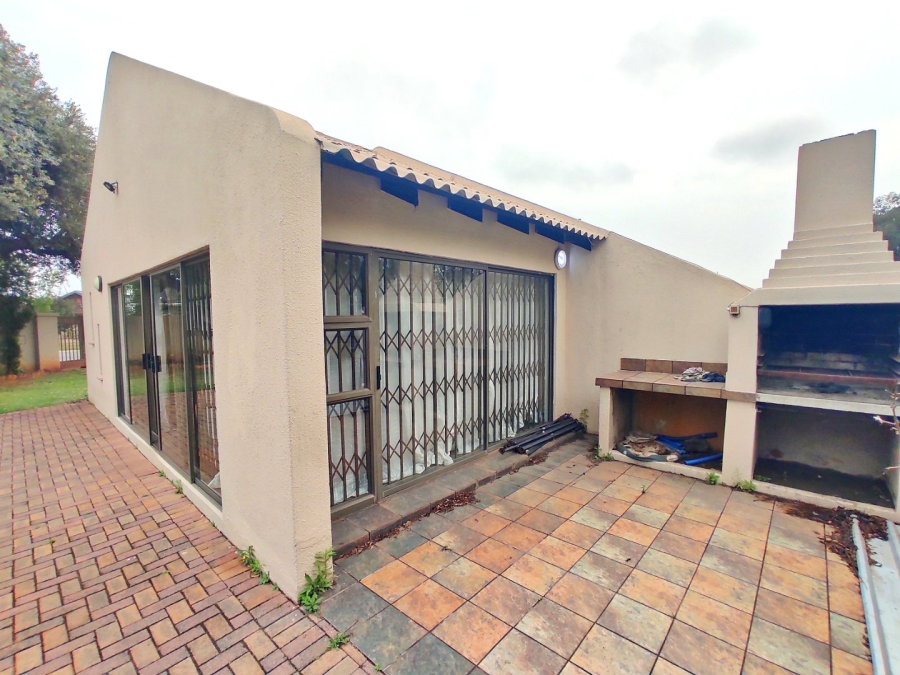 4 Bedroom Property for Sale in Flora Gardens Gauteng